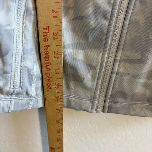 Lululemon Align White Camo Jacket Full Zip Athletic Athleisure Size 12 - Picture 7 of 9